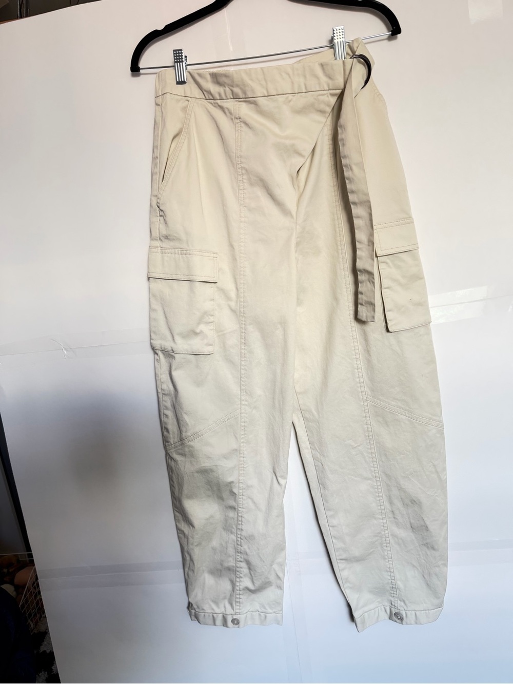 The Drop Karen Britchick Cargo Joggers in cream - Picture 3 of 9